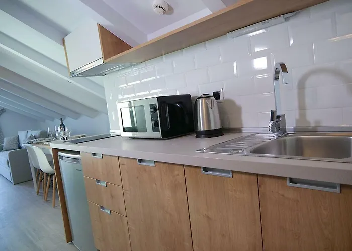 アパートホテル Anemoessa Elegant 4*