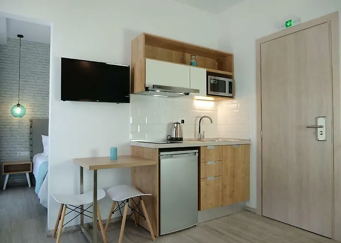 アパートホテル Anemoessa Elegant 4*