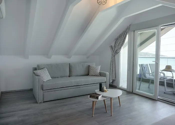 アパートホテル Anemoessa Elegant 4*